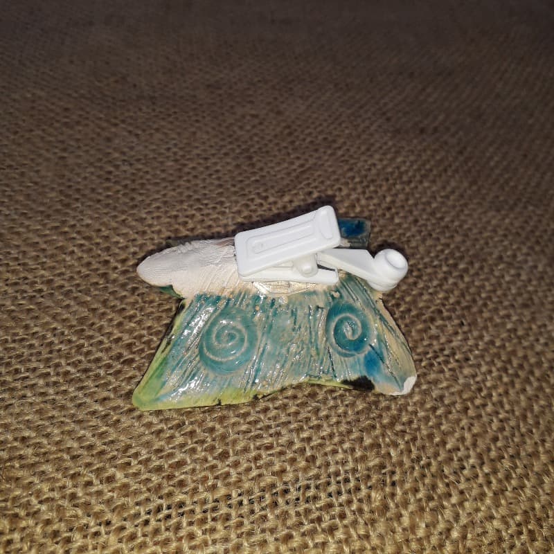 keramický motýlek na skřipci