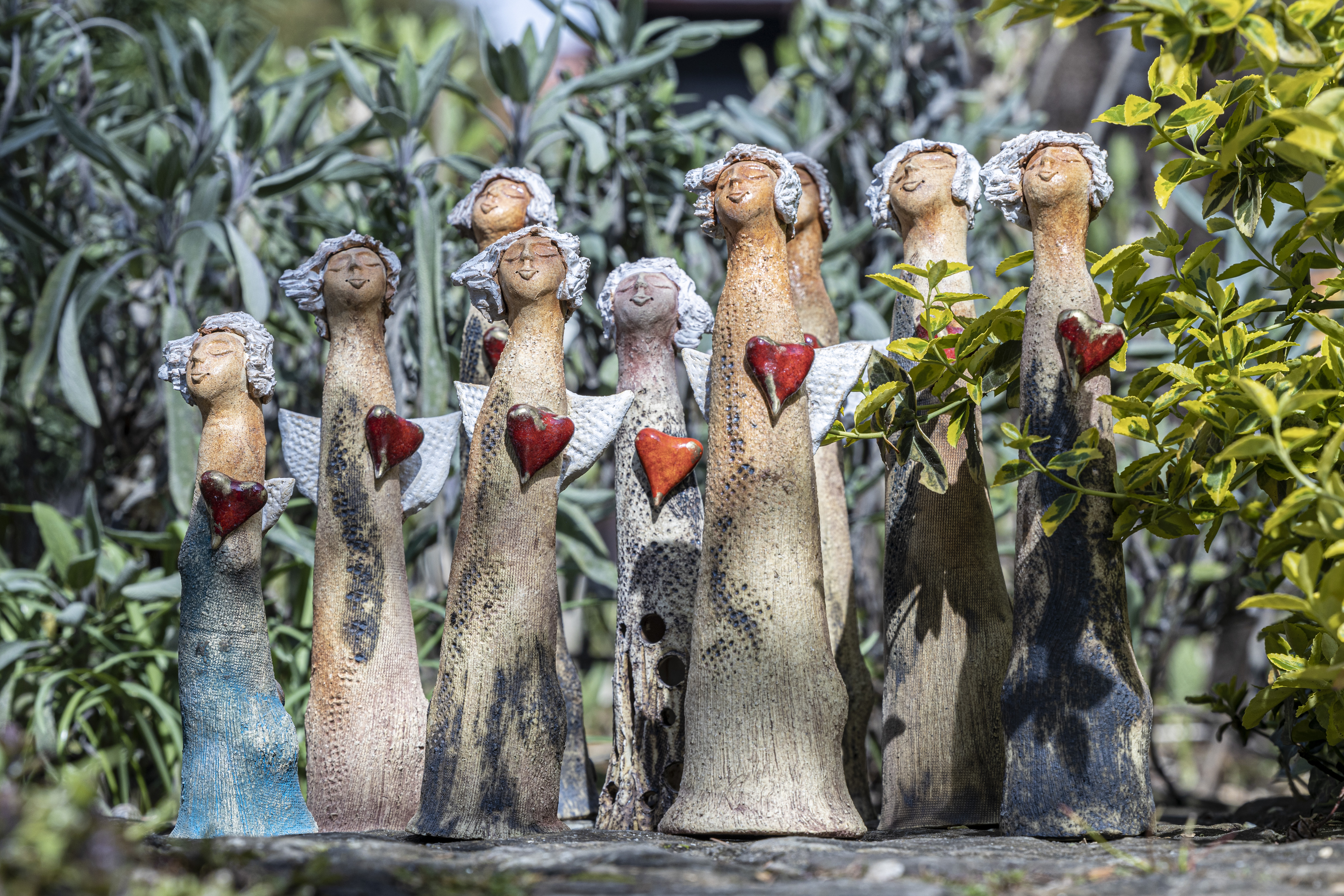 keramický anděl SRDCE režný malý